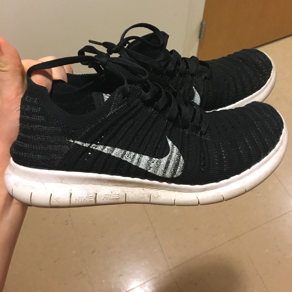Nike free rn flyknit shoes size US 8